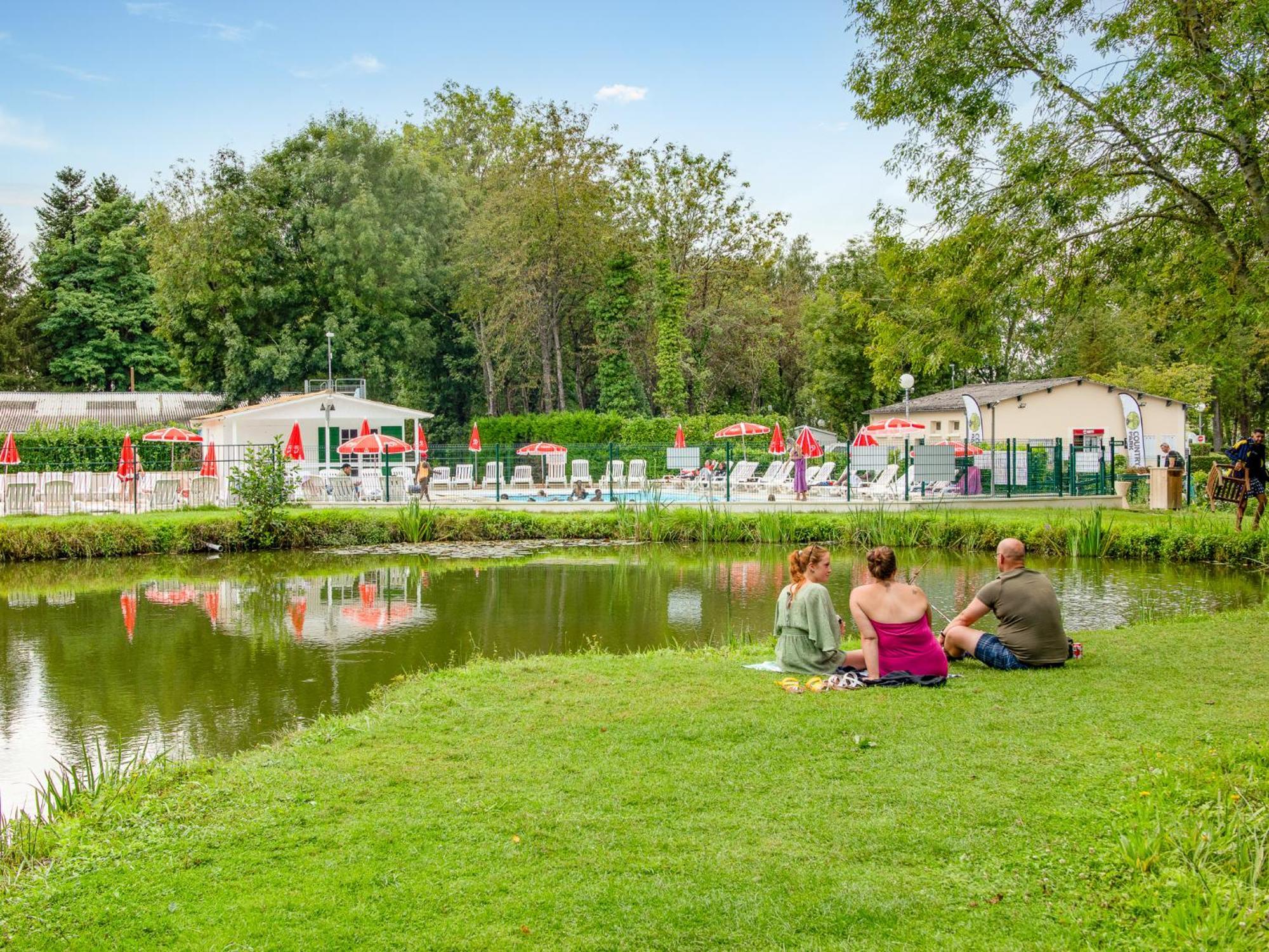 Camping Les Etangs Fleuris 4 Touquin 外观 照片
